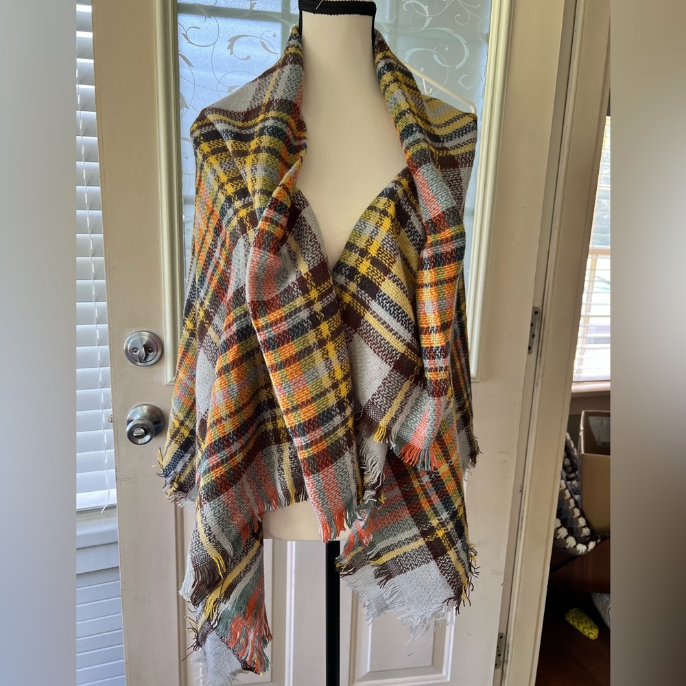 Apple Lane NWT scarf. No materials tag but loose soft weave. 46” wide, 52” long